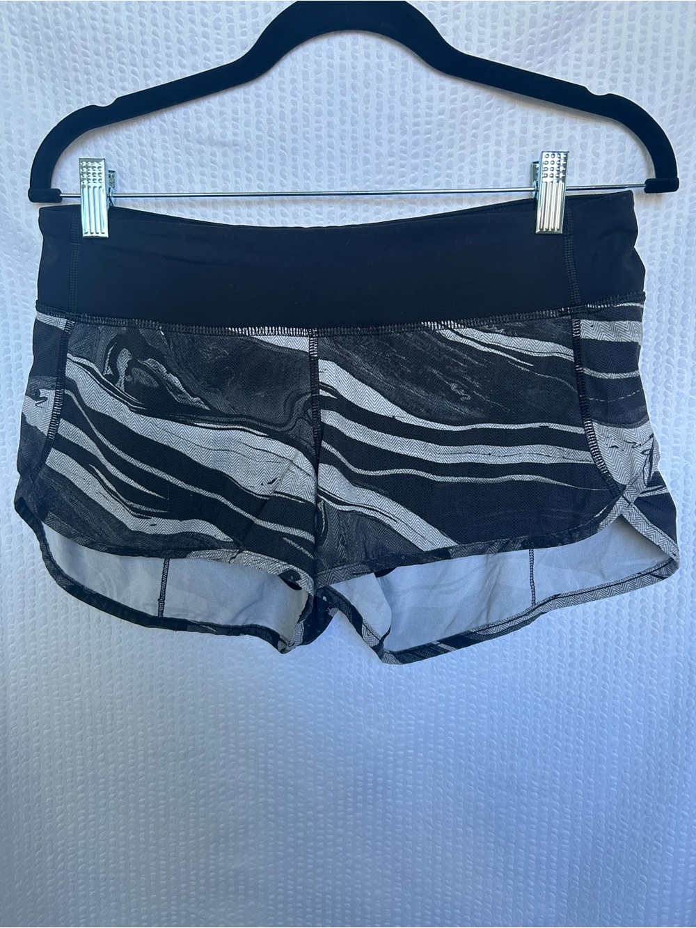 Lululemon Black & White Marble Striped Speed Up Running Shorts Size 6